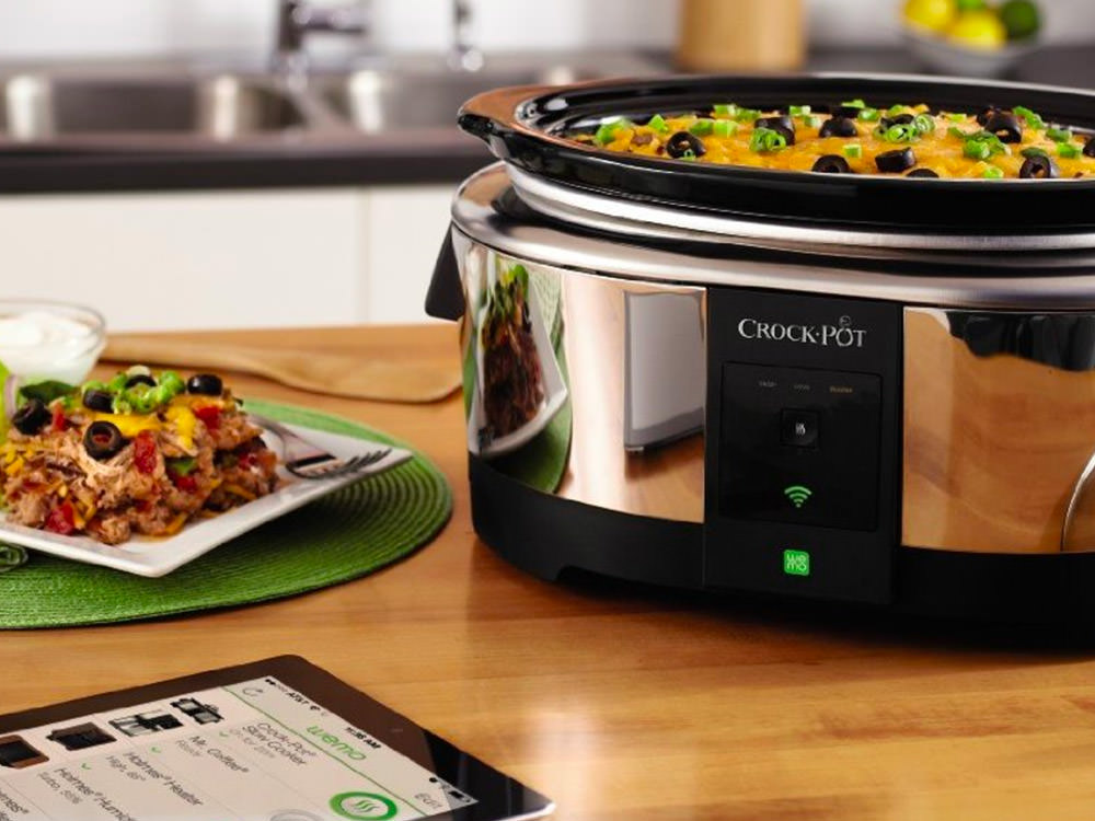 https://assets.hongkiat.com/uploads/automated-home-tech-gifts/crock-pot-wemo-smart-slow-cooker.jpg