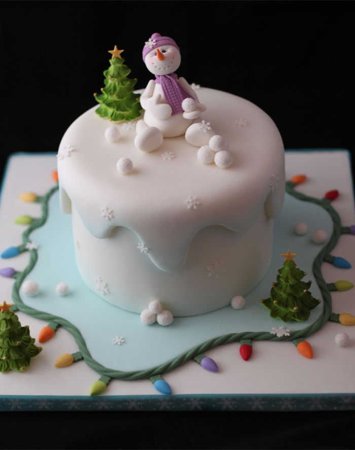 CHRISTMAS CAKE | 8 inch fruit cake with christmas rose decor… | Beverley  Childs | Flickr