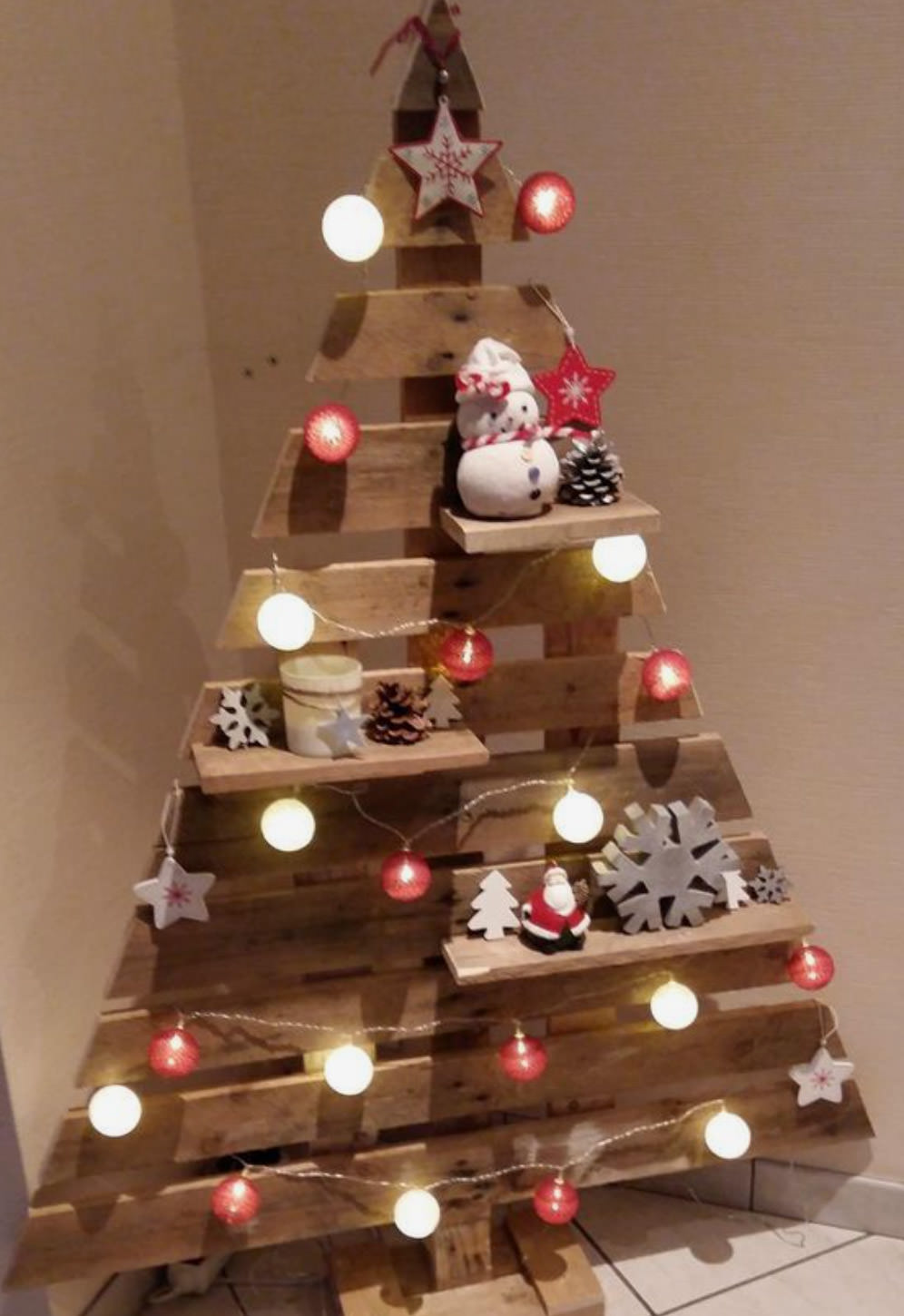 Wooden Pallet Christmas Tree